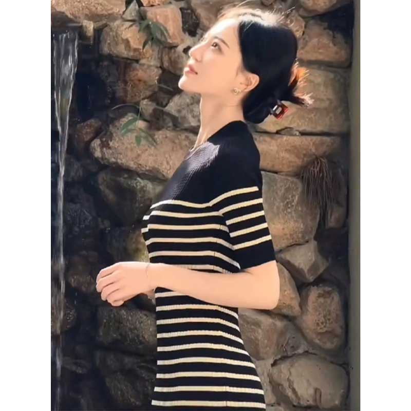 ボーダーリブニットワンピース