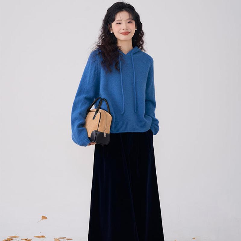 ロイヤルブループルオーバーニット